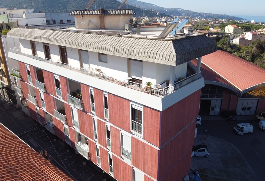 Fabbricato via casa rosa